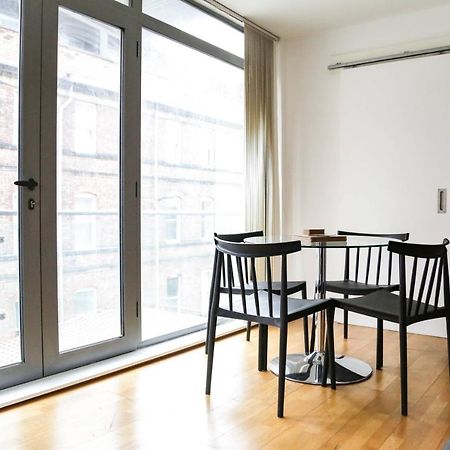 Serviced Apartment In Liverpool City Centre - Free Parking - Balcony - By Happy Days Экстерьер фото