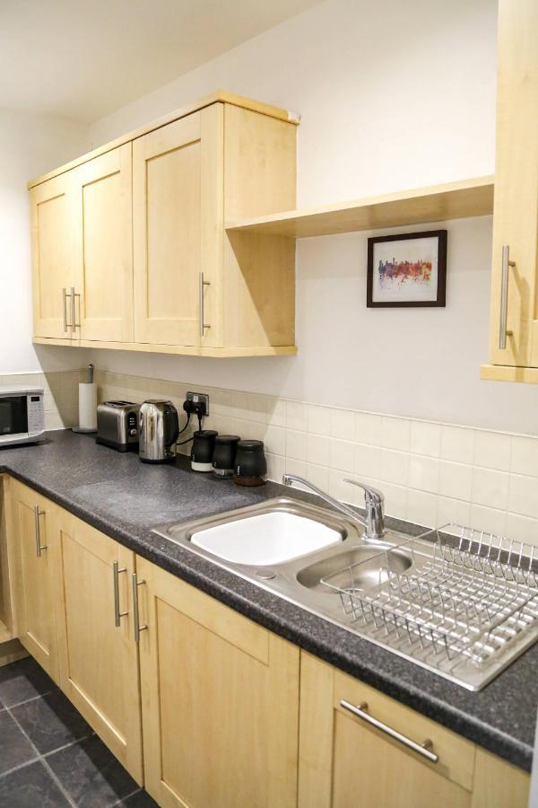 Serviced Apartment In Liverpool City Centre - Free Parking - Balcony - By Happy Days Экстерьер фото