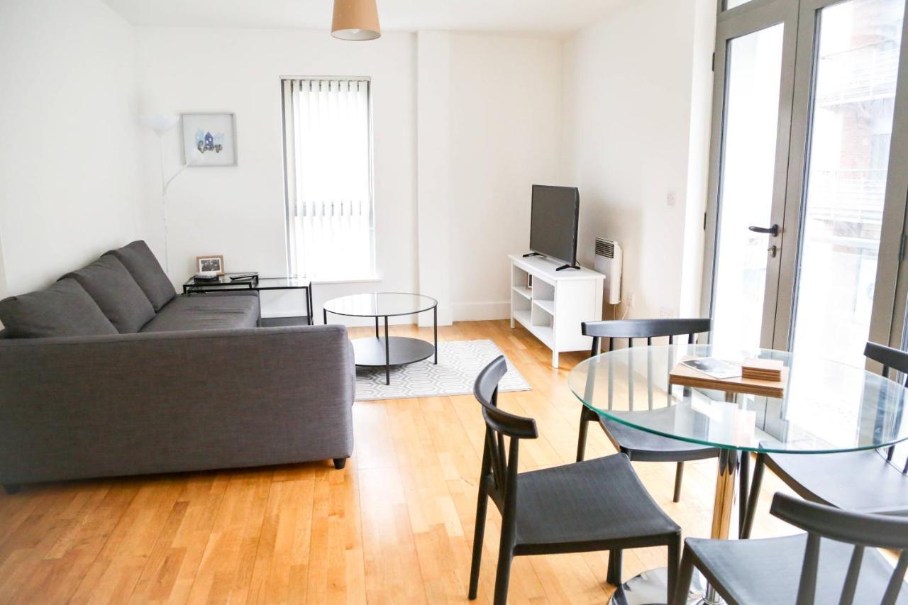 Serviced Apartment In Liverpool City Centre - Free Parking - Balcony - By Happy Days Экстерьер фото