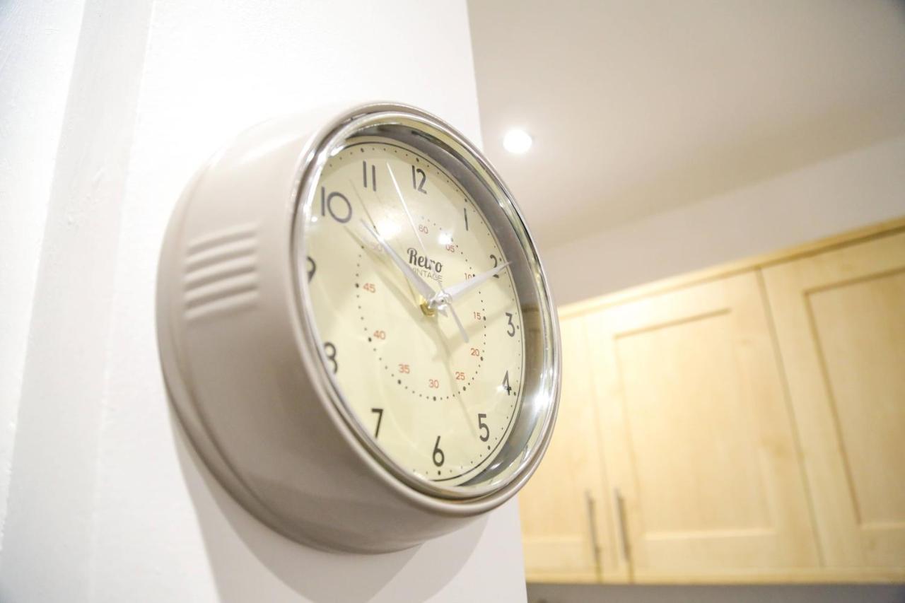 Serviced Apartment In Liverpool City Centre - Free Parking - Balcony - By Happy Days Экстерьер фото